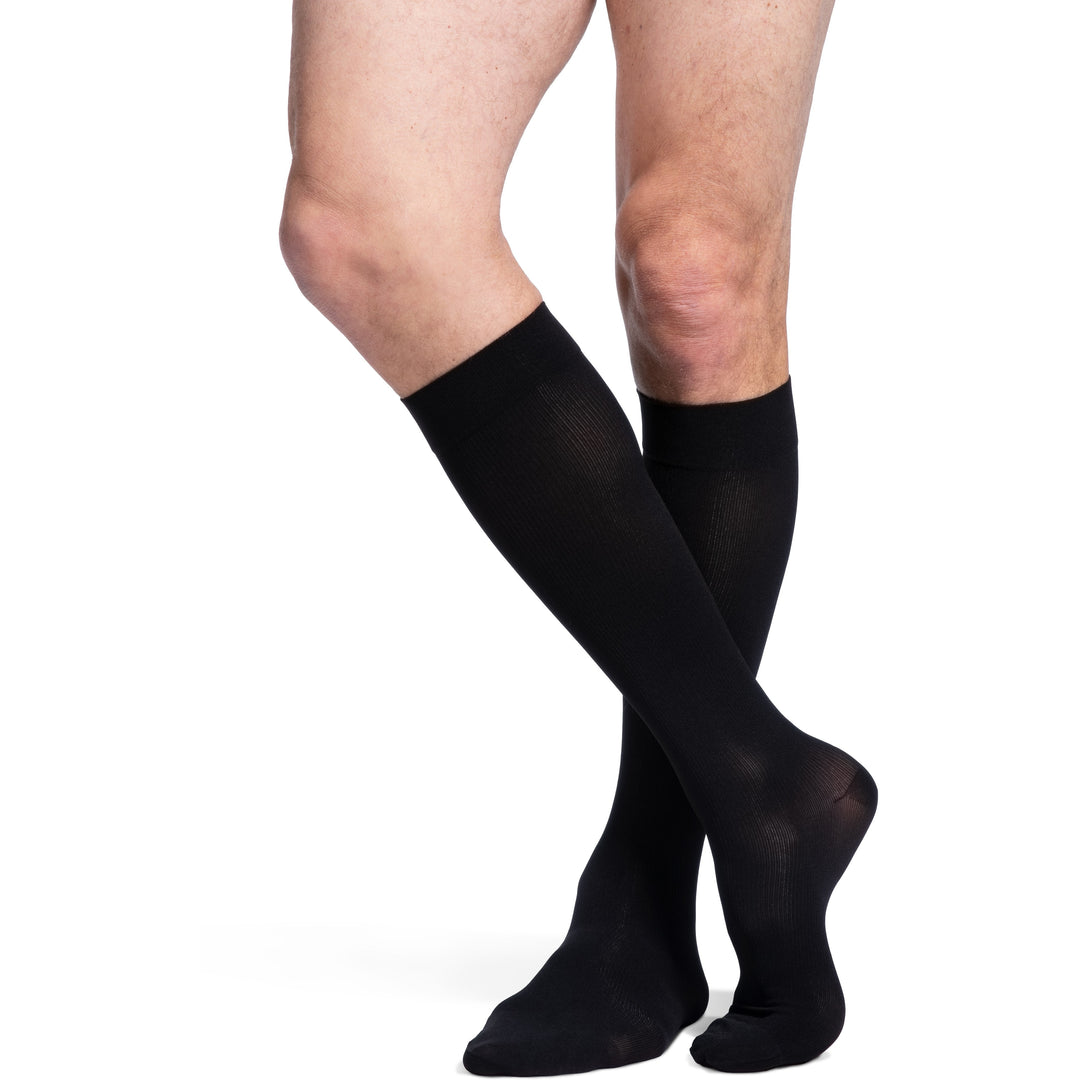 Sigvaris uigennemsigtig mænds 20-30 mmHg knæhøjde med silikone greb-top, sort