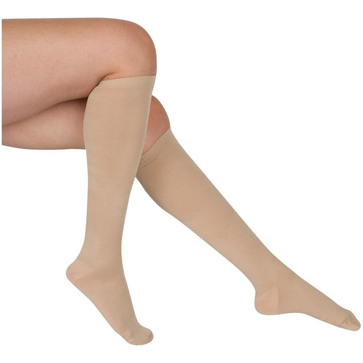 EvoNation Medias opacas hasta la rodilla para mujer, 20-30 mmHg, color tostado