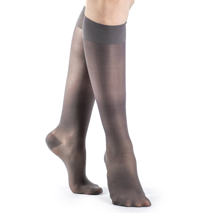 Sigvaris Sheer Fashion - Medias hasta la rodilla para mujer, 15-20 mmHg, color carbón