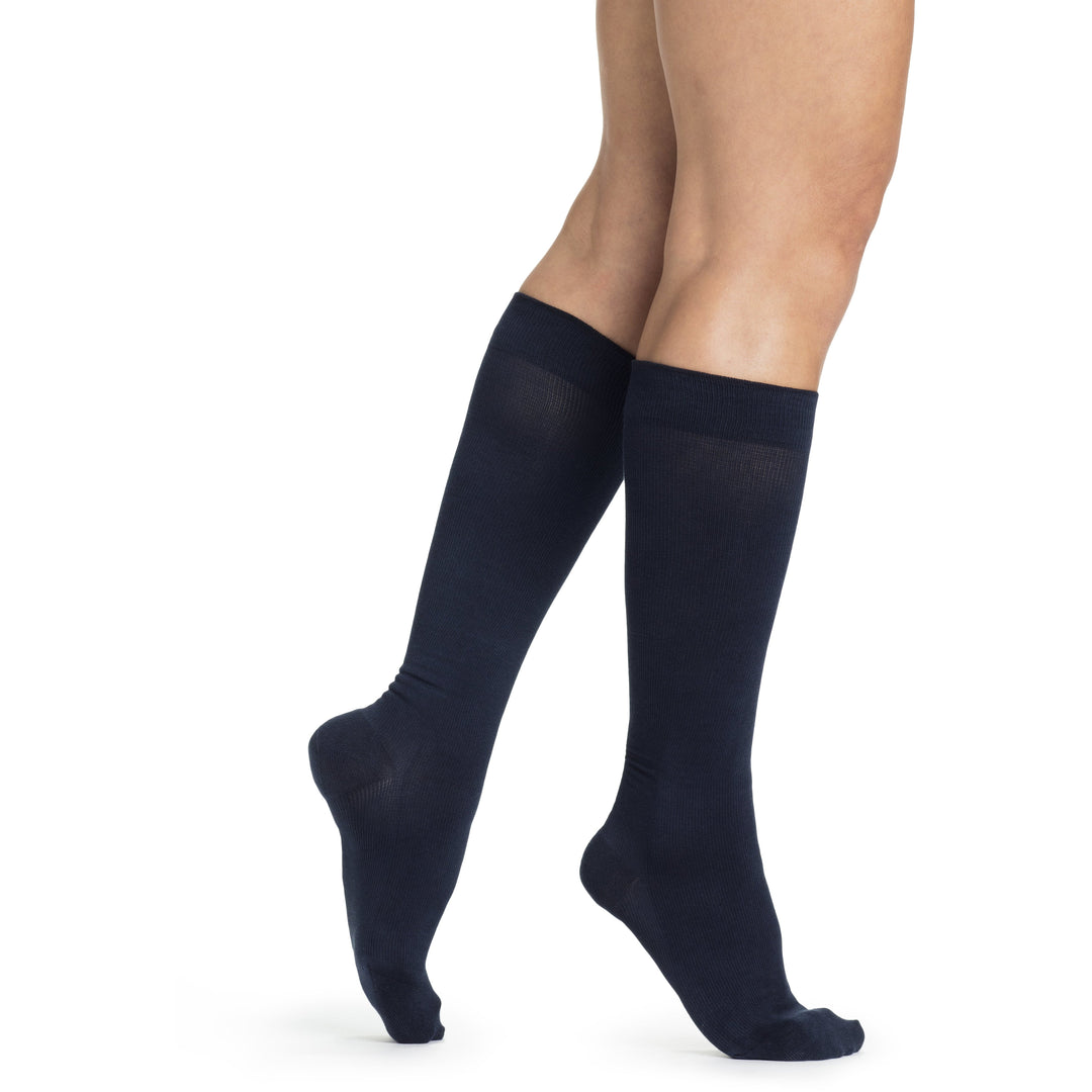 Sigvaris Sea Island Cotton Chaussettes hautes pour femme 15-20 mmHg, bleu marine