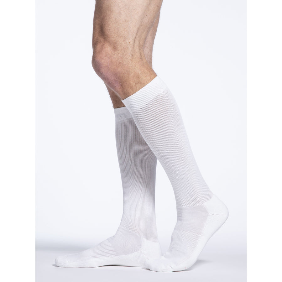 Algodão acolchoado Sigvaris masculino 20-30 mmHg na altura do joelho, branco