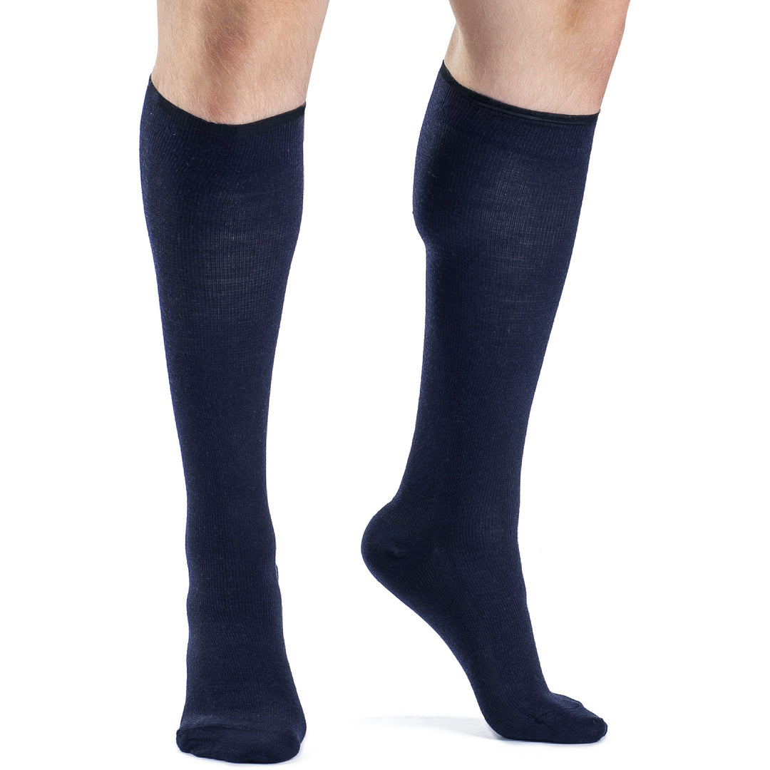 Sigvaris Lã Merino para todas as estações masculina 15-20 mmHg na altura do joelho, azul marinho