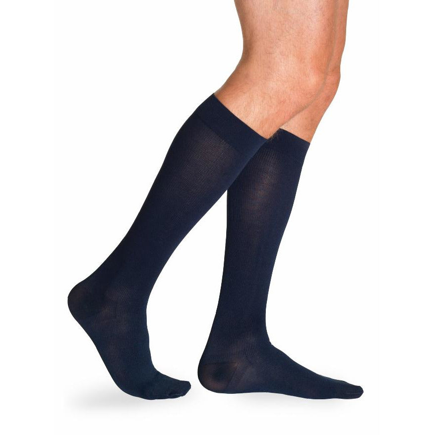 Sigvaris Cotton - Calcetines hasta la rodilla para hombre, 20-30 mmHg, color azul marino