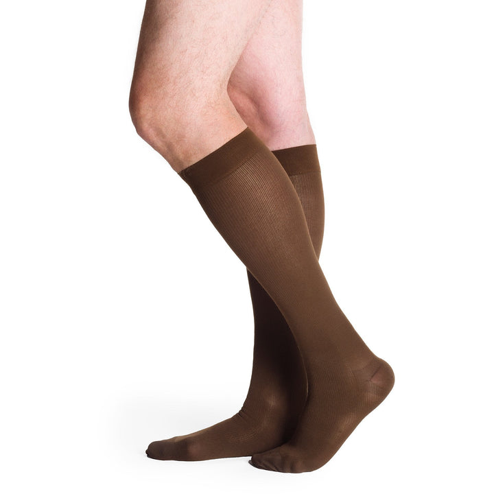 Sigvaris Cotton - Medias hasta la rodilla para hombre, 30-40 mmHg, color chocolate