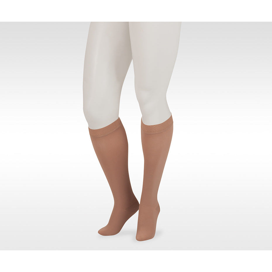 Juzo Dynamic Knee High 20-30 mmHg c/ faixa de silicone de 3,5 cm, bege