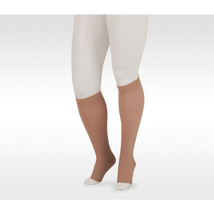 Juzo Dynamic Knee High 20-30 mmHg com faixa de silicone de 3,5 cm, bico aberto, bege