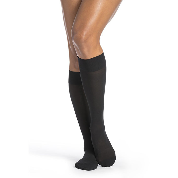 Sigvaris Medium Sheer - Medias hasta la rodilla para mujer, 20-30 mmHg, color negro