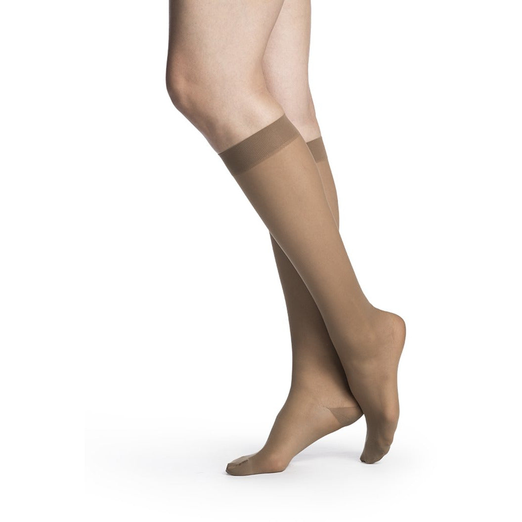 Sigvaris Sheer - Medias hasta la rodilla para mujer, 20-30 mmHg, color café