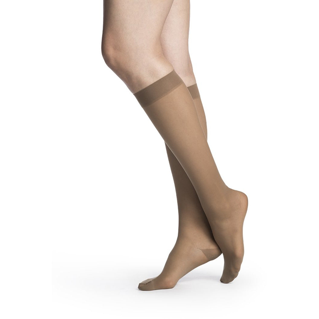 Sigvaris Sheer feminino 15-20 mmHg na altura do joelho, café