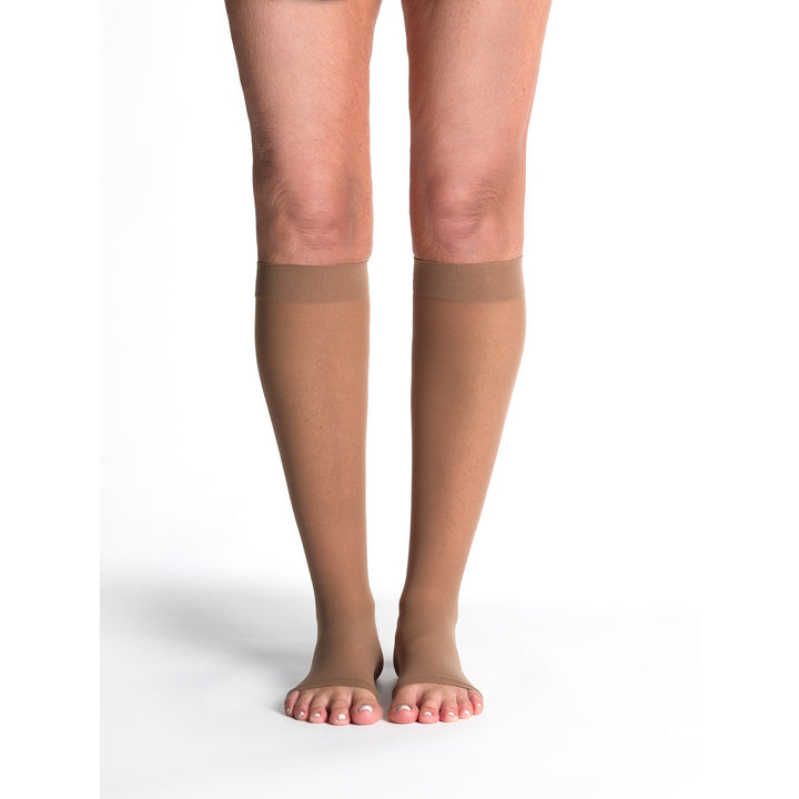 Sigvaris Sheer - Medias hasta la rodilla con punta abierta para mujer, 15-20 mmHg, Café