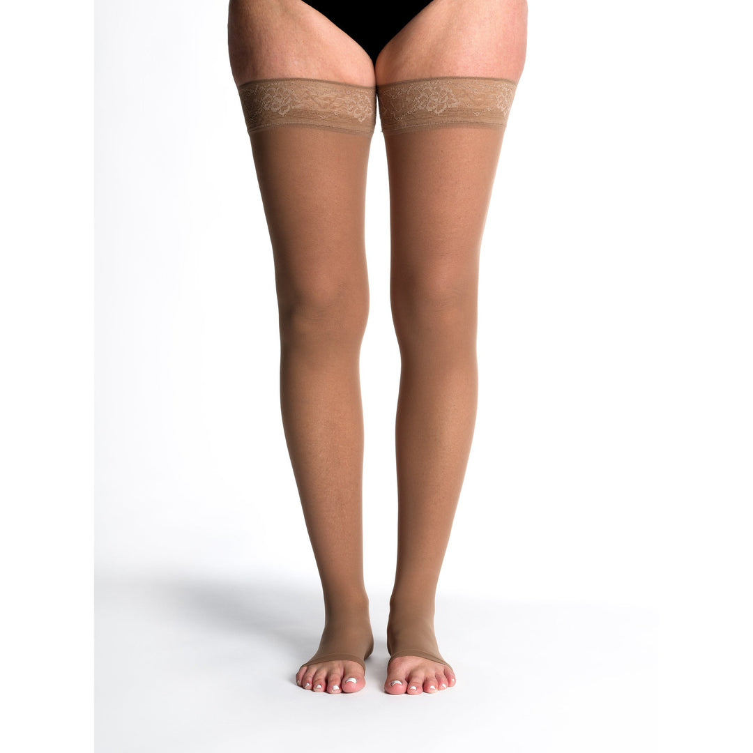 Sigvaris Sheer feminino 30-40 mmHg com dedos abertos na altura da coxa, Café