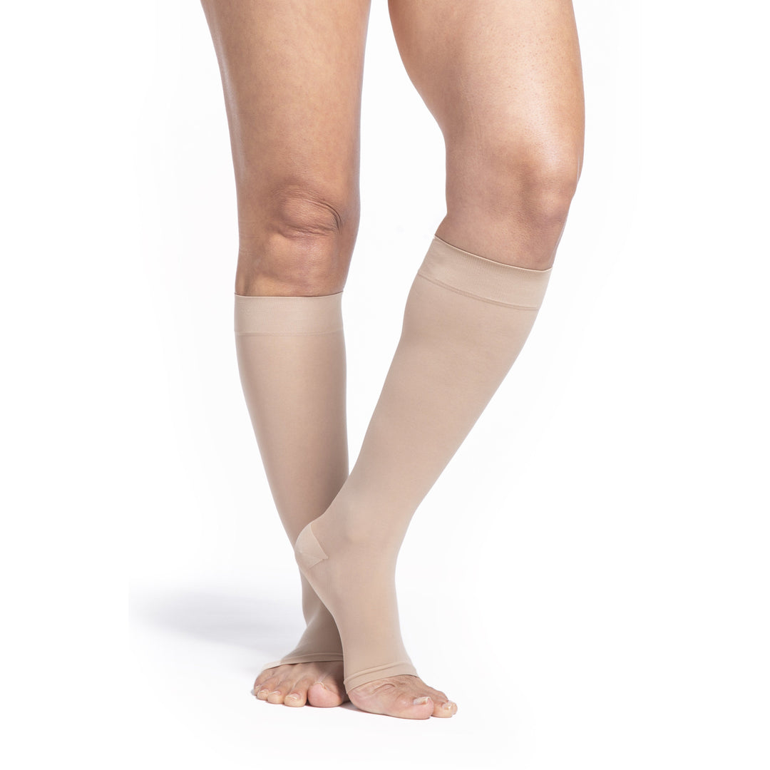 Sigvaris Sheer - Medias hasta la rodilla para mujer, 15-20 mmHg, punta abierta, color miel