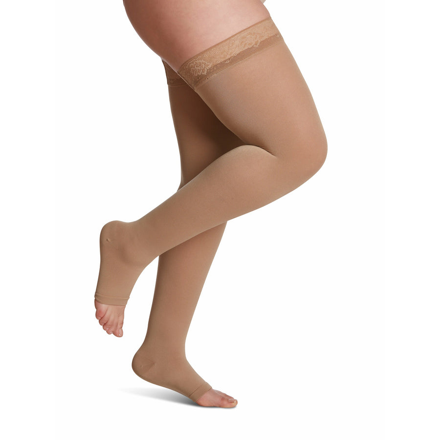 Sigvaris Soft Opaque Damen 20-30 mmHg OFFENE ZEHEN-Oberschenkelstrümpfe, Chai