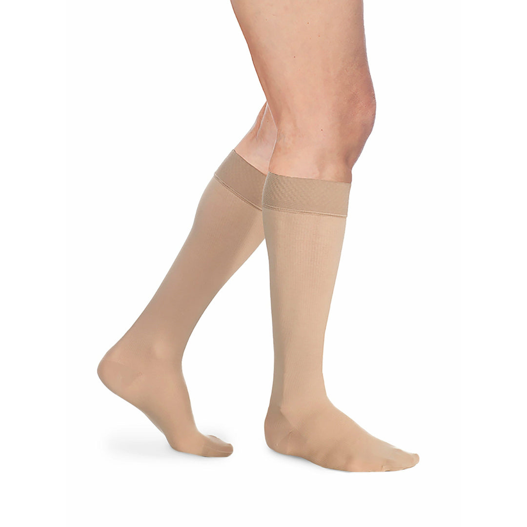 Sigvaris Opaque Herr 30-40 mmHg Knähög med Silikon Grip-Top, Ljus Beige