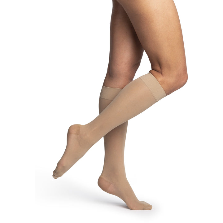 Dynaven Sheer - Medias hasta la rodilla para mujer, 20-30 mmHg, color beige