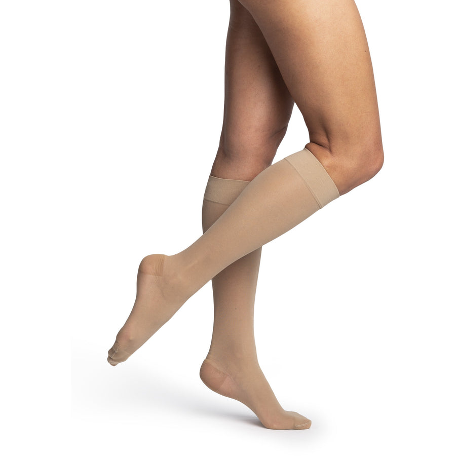 Dynaven Sheer - Medias hasta la rodilla para mujer, 15-20 mmHg, color beige