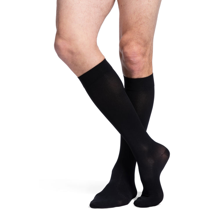 Sigvaris Opaque - Medias hasta la rodilla para hombre, 20-30 mmHg, color negro