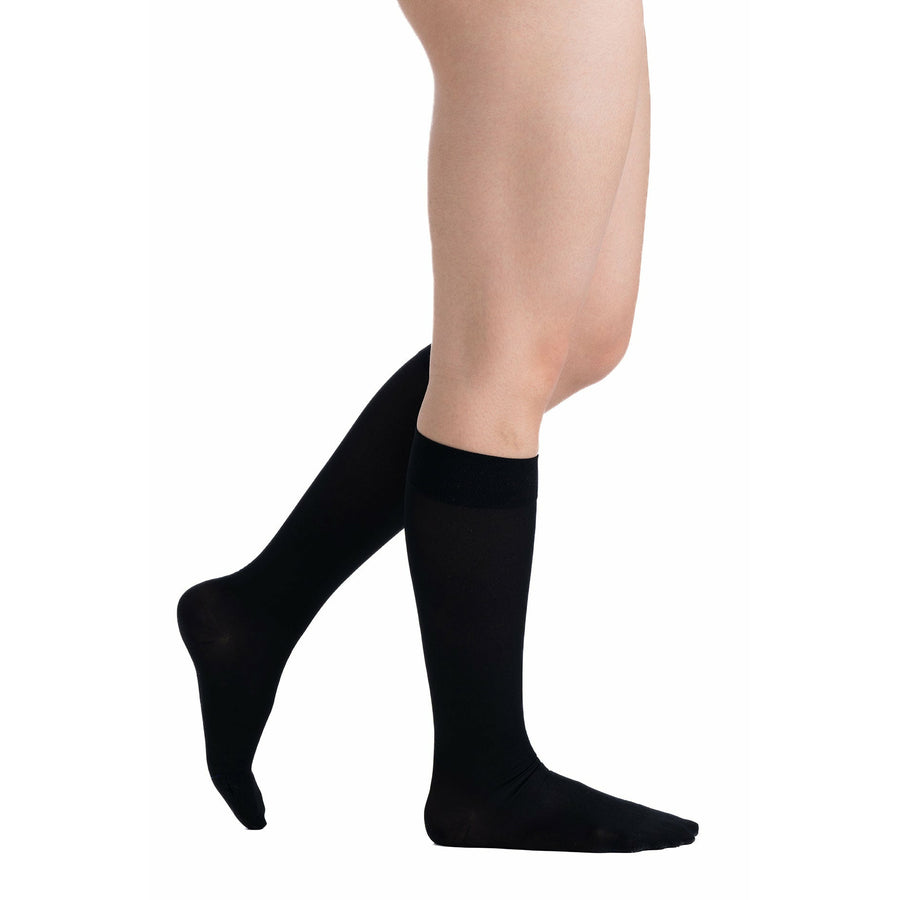 EvoNation Medias hasta la rodilla de microfibra opaca para mujer, 15-20 mmHg, color negro