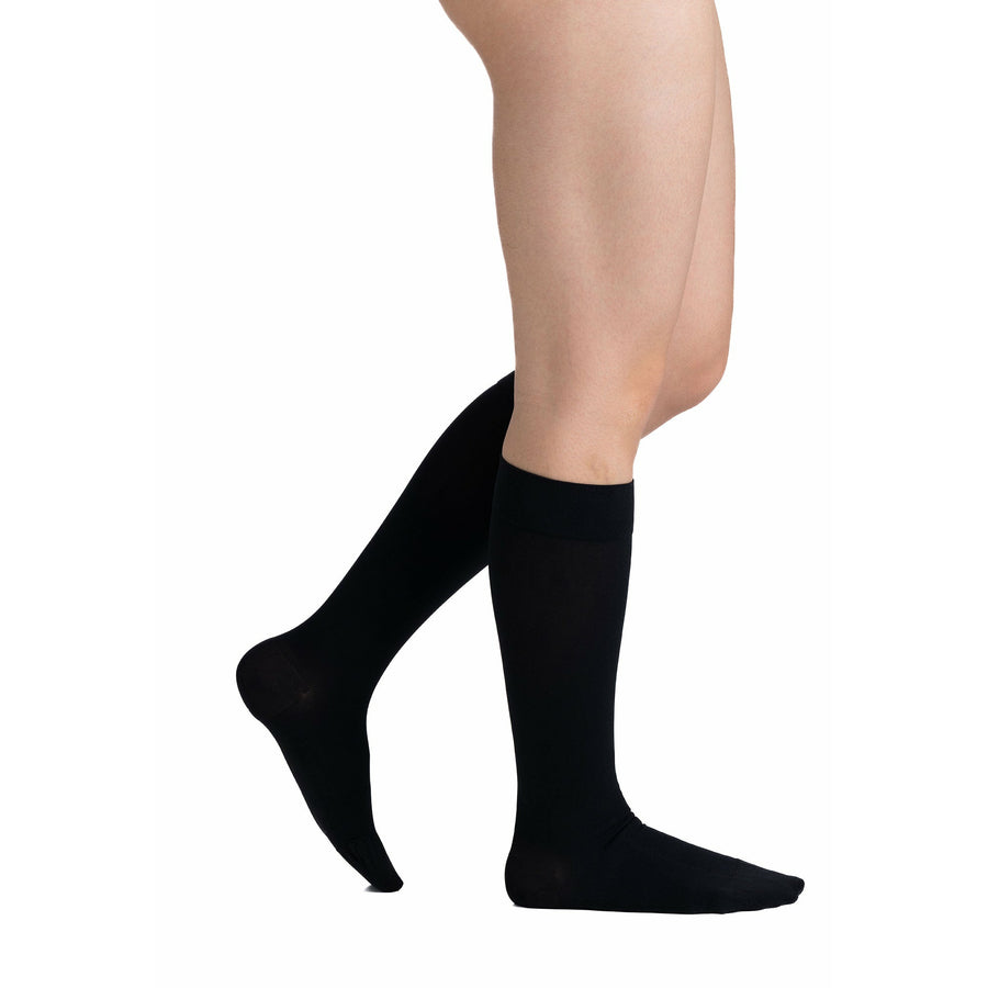 EvoNation Medias hasta la rodilla de microfibra opaca para mujer, 20-30 mmHg, color negro