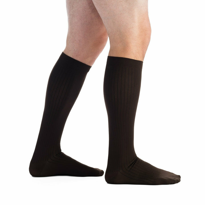 EvoNation - Calcetines hasta la rodilla clásicos acanalados de 15 a 20 mmHg, color marrón