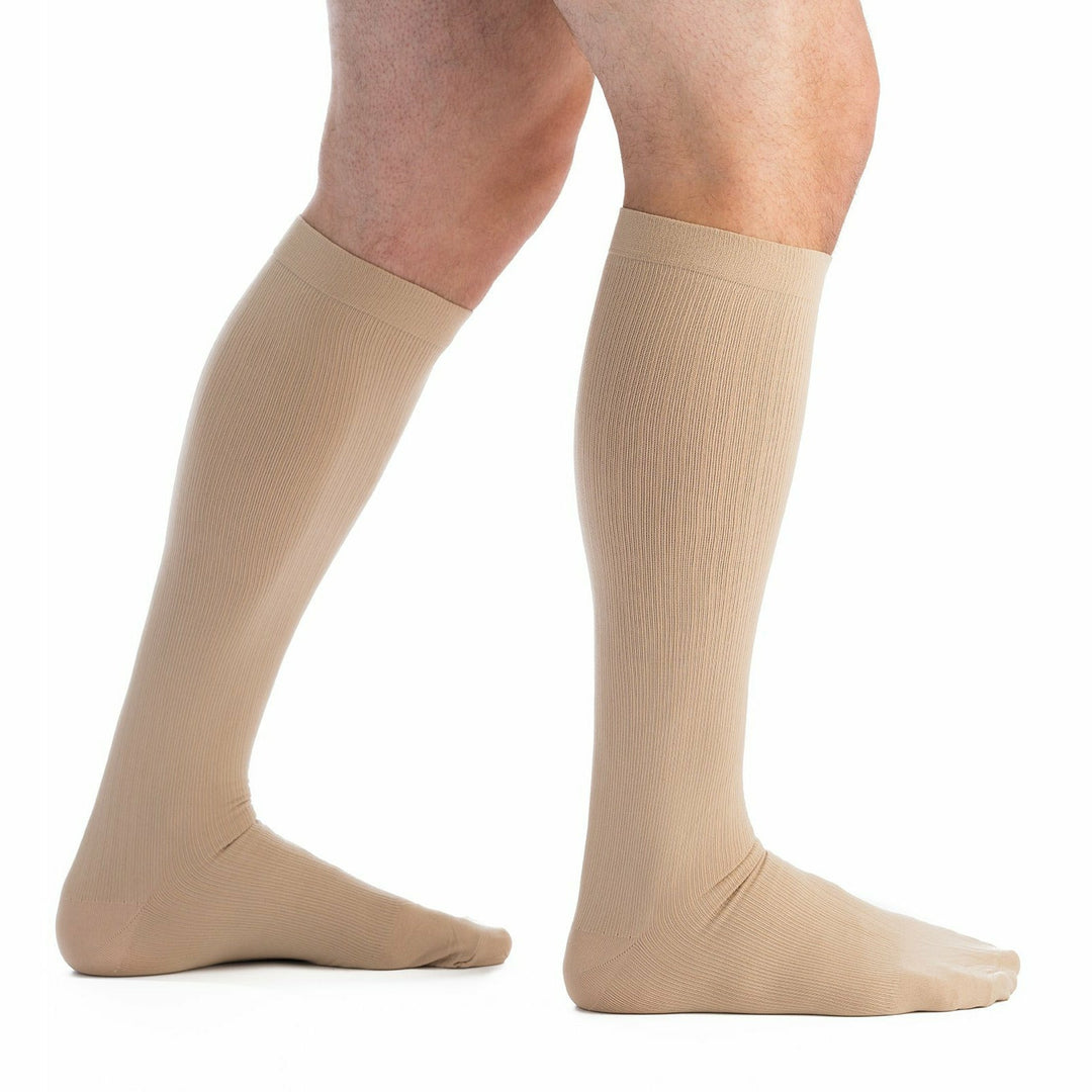 EvoNation Calcetines hasta la rodilla clásicos acanalados de 15 a 20 mmHg, color tostado