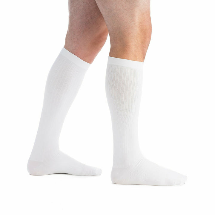 EvoNation - Calcetines hasta la rodilla clásicos acanalados de 30 a 40 mmHg, color blanco