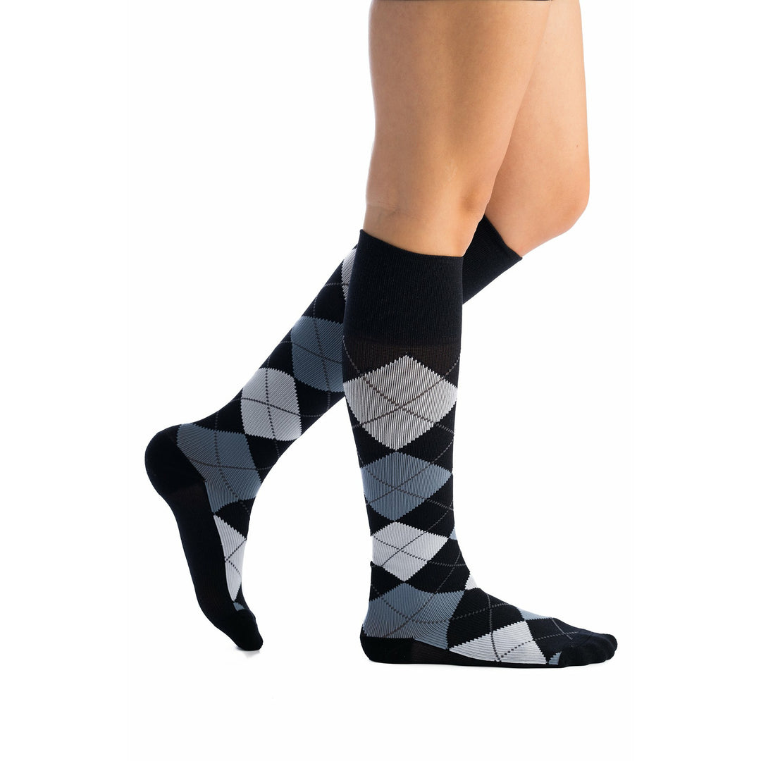 EvoNation Patterns Classic Argyle 15-20 mmHg na altura do joelho, preto