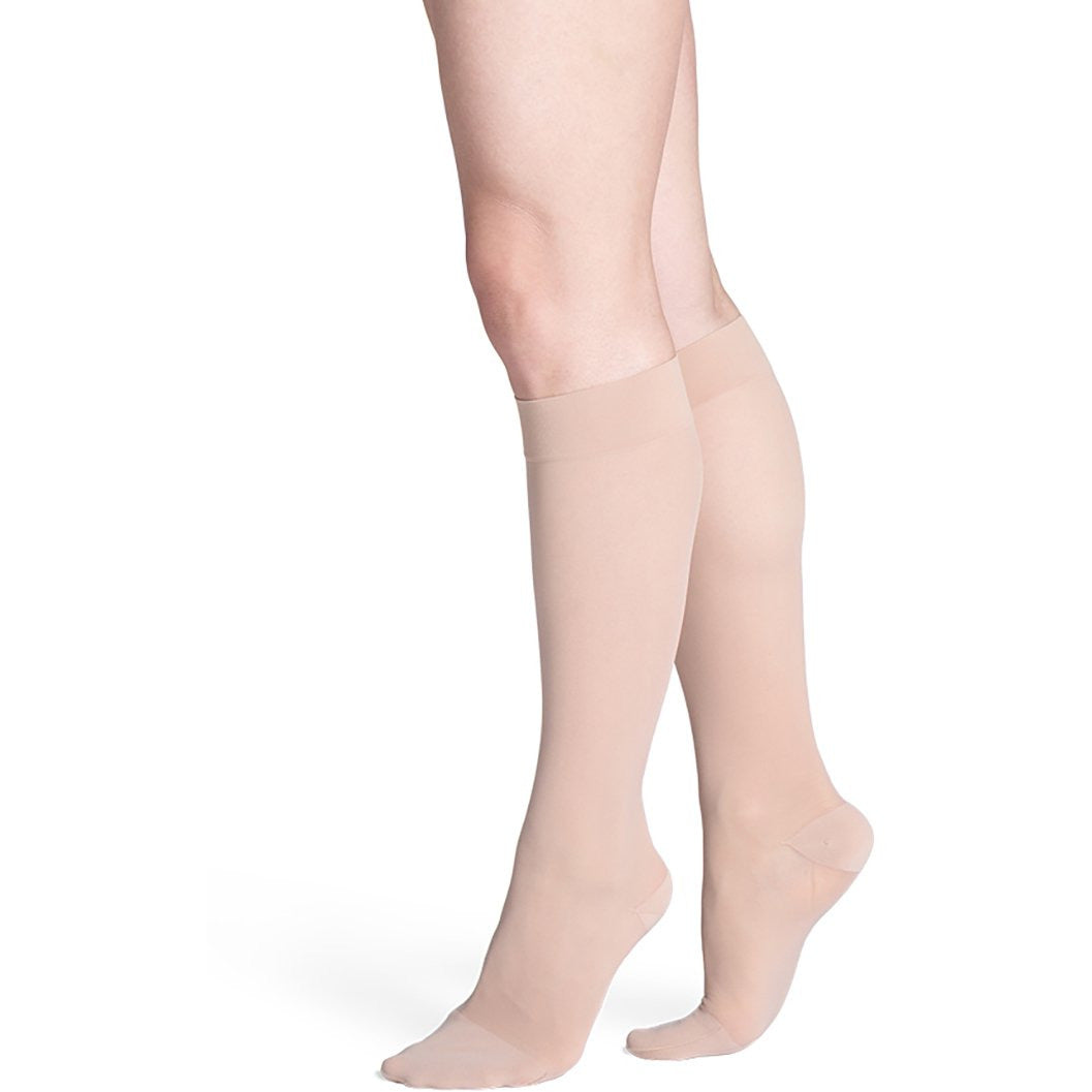 Sigvaris Sheer feminino 15-20 mmHg na altura do joelho, amêndoa torrada