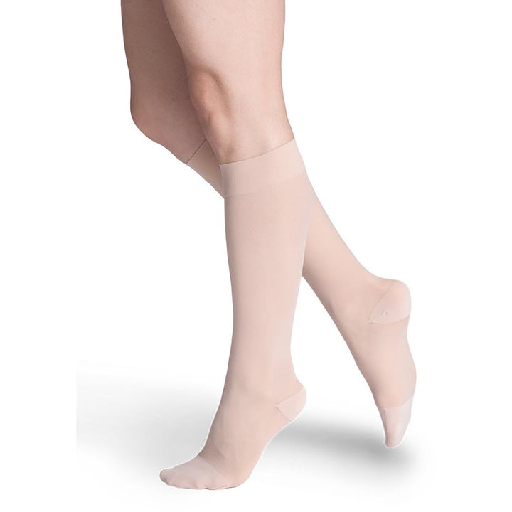 Sigvaris Sheer - Medias hasta la rodilla para mujer, 15-20 mmHg, arena cálida