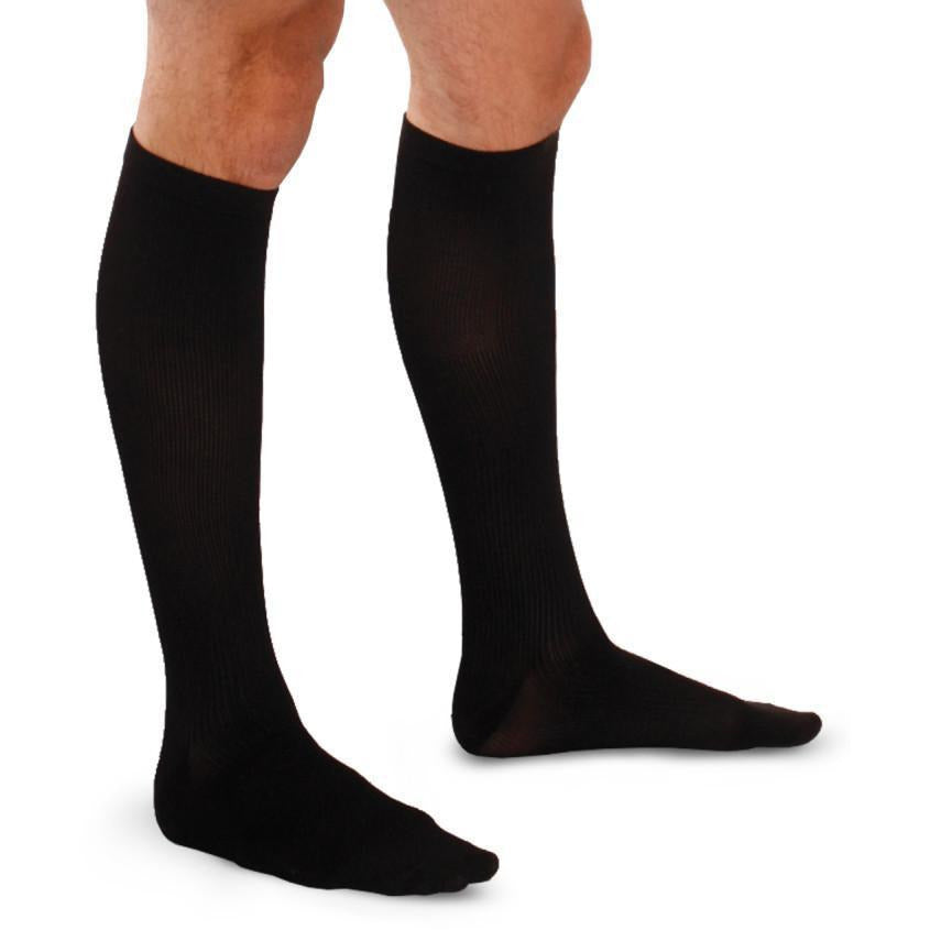 Therafirm Medias hasta la rodilla acanaladas para hombre, 30-40 mmHg, color negro