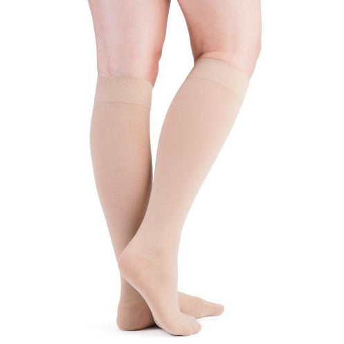 VenActive Medias hasta la rodilla opacas premium para mujer, 15-20 mmHg, natural, espalda