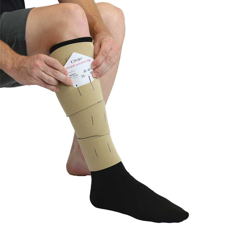 Enveloppement de compression pour bas de jambe Circaid Juxtalite, application 3