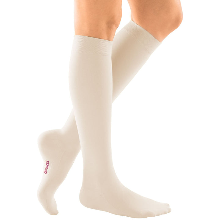 Mediven Comfort 20-30 mmHg na altura do joelho, trigo
