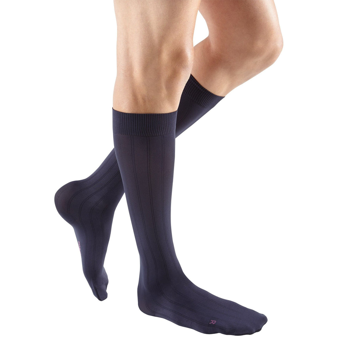 Mediven for Men Classic 15-20 mmHg na altura do joelho, panturrilha extra larga, azul marinho