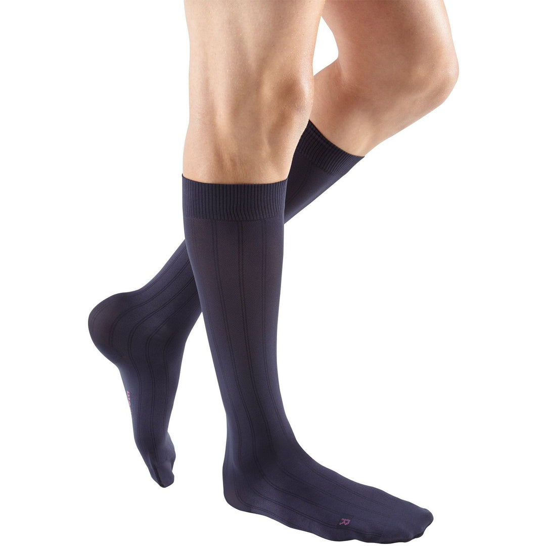 Mediven para hombre Classic 30-40 mmHg hasta la rodilla, pantorrilla extra ancha, azul marino