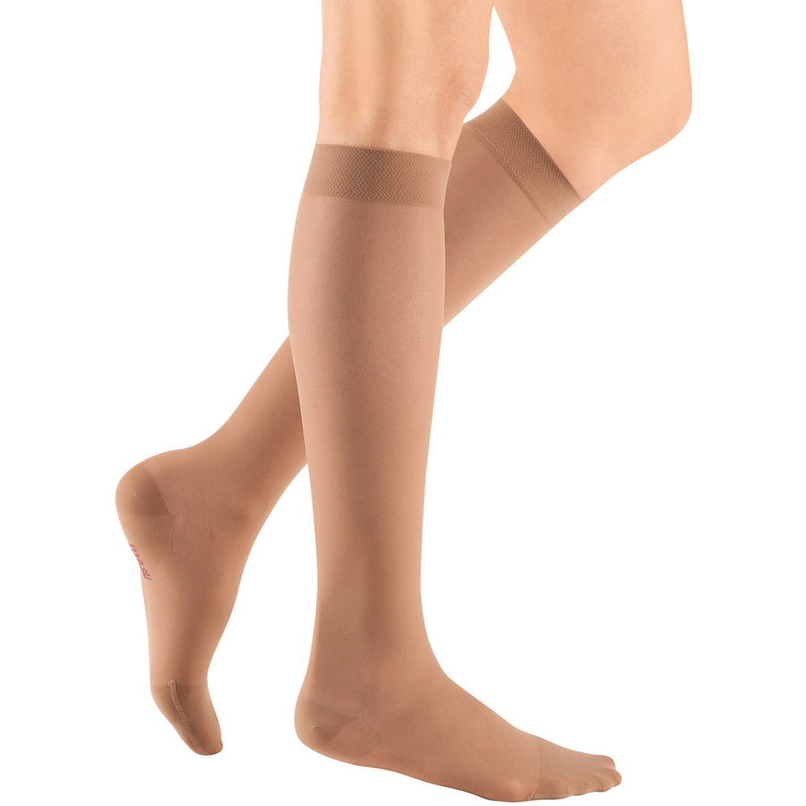 Mediven Sheer & Soft feminino 20-30 mmHg na altura do joelho, natural