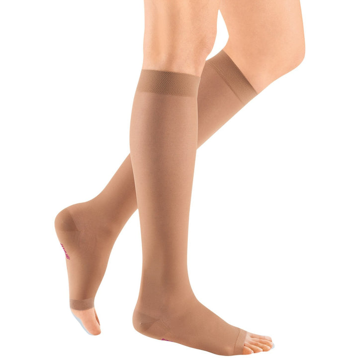 Mediven Sheer & Soft - Medias hasta la rodilla para mujer, 20-30 mmHg, punta abierta, natural