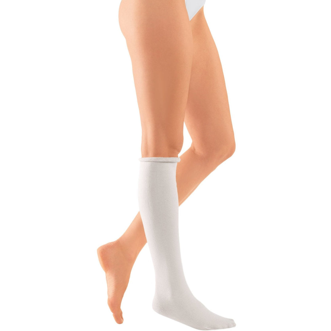 Calcetines interiores Circaid , parte inferior de la pierna.