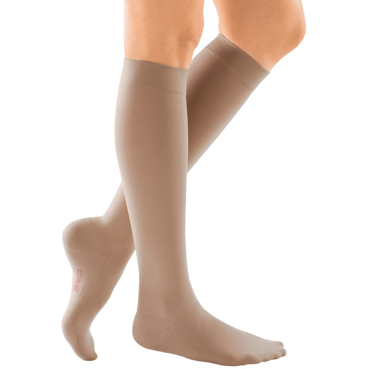 Mediven Comfort 20-30 mmHg na altura do joelho, panturrilha extra larga, natural