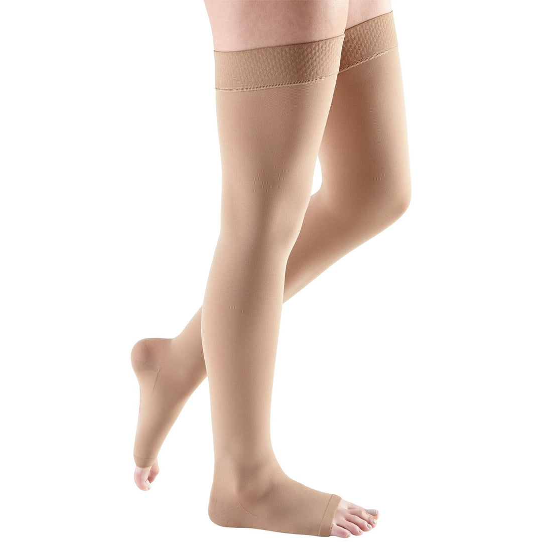 Mediven Comfort 15-20 mmHg OPEN TOE coxa alta com faixa superior de silicone frisada, natural