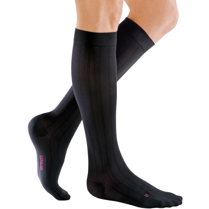 Mediven for Men Classic 20-30 mmHg na altura do joelho, panturrilha extra larga, preto