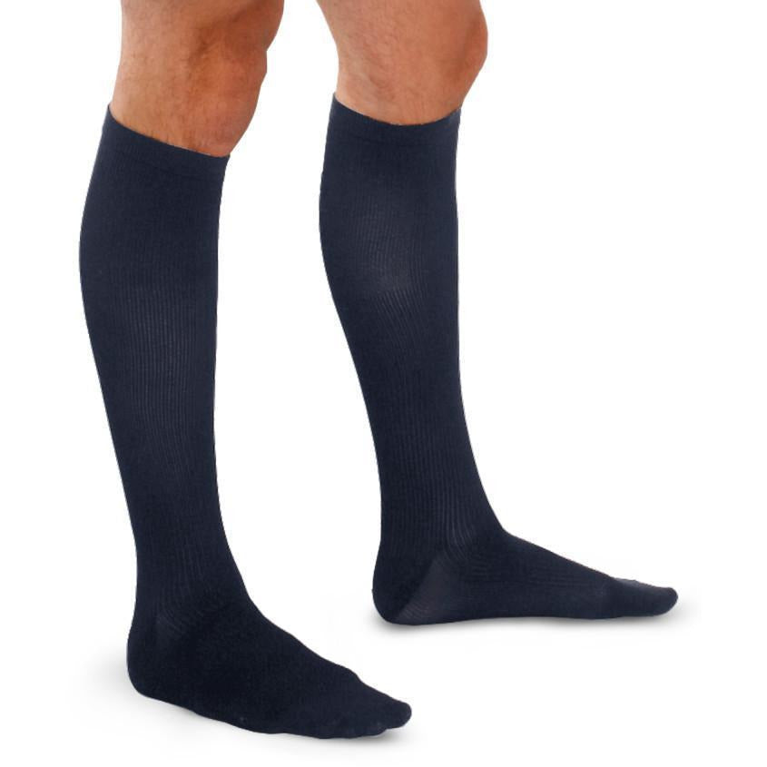 Therafirm masculino 15-20 mmHg com nervuras na altura do joelho, azul marinho