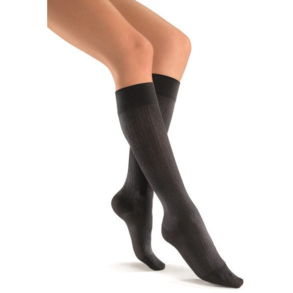 JOBST ® soSoft Botas altas hasta la rodilla con brocado de 8-15 mmHg para mujer, color negro