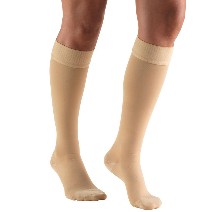 Truform hasta la rodilla de 20-30 mmHg con parte superior de silicona, color beige