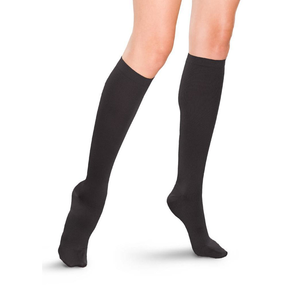 Therafirm Medias acanaladas hasta la rodilla para mujer, 15-20 mmHg, color negro