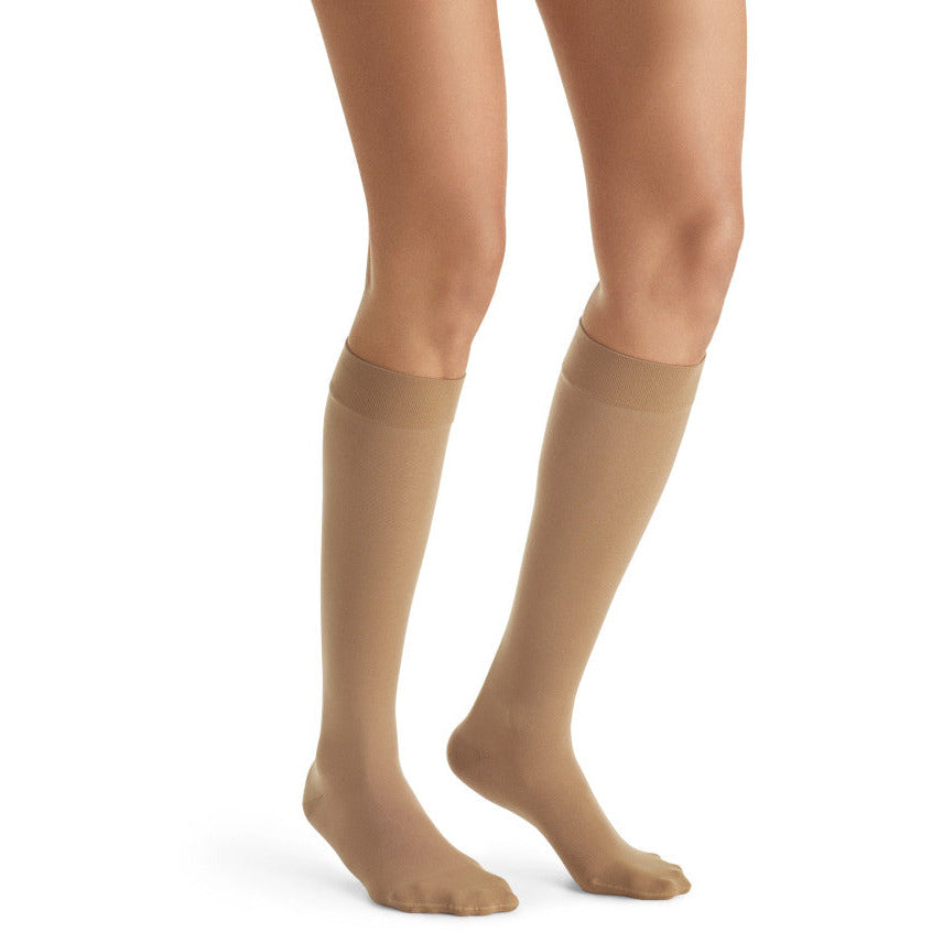 JOBST ® UltraSheer, medias hasta la rodilla de 15 a 20 mmHg para mujer, color bronce sol
