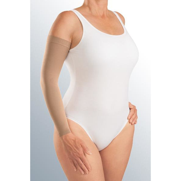 Mediven Harmony 30-40 mmHg Armsleeve مع شريط علوي من السيليكون مطرز، رملي