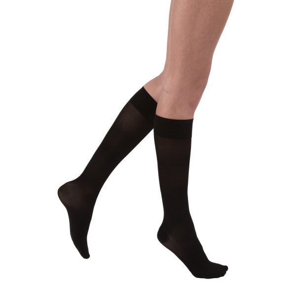 JOBST ® UltraSheer SoftFit, medias hasta la rodilla para mujer de 30-40 mmHg, negro clásico