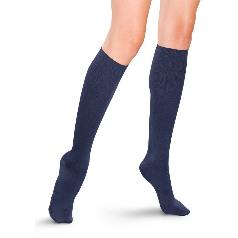Therafirm feminino 15-20 mmHg com nervuras na altura do joelho, azul marinho