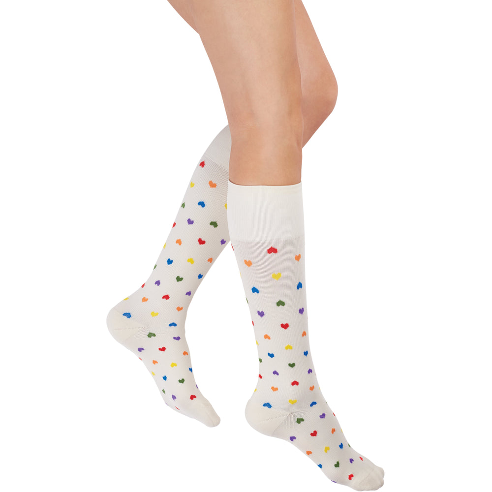 Rejuva ® Heart Knee High 15-20 mmHg, coeurs arc-en-ciel/crème